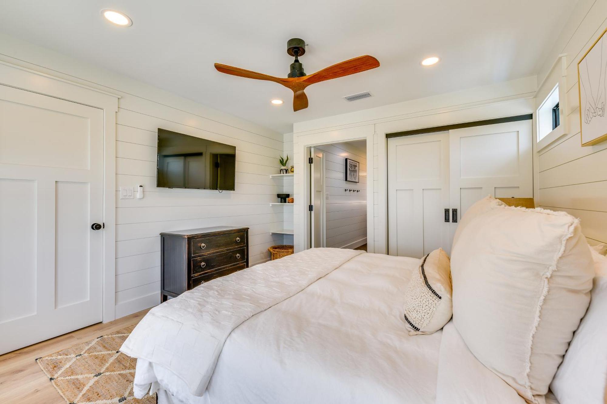 Walk To Laguna Pcb With Pool Near Gulf! Holiday home