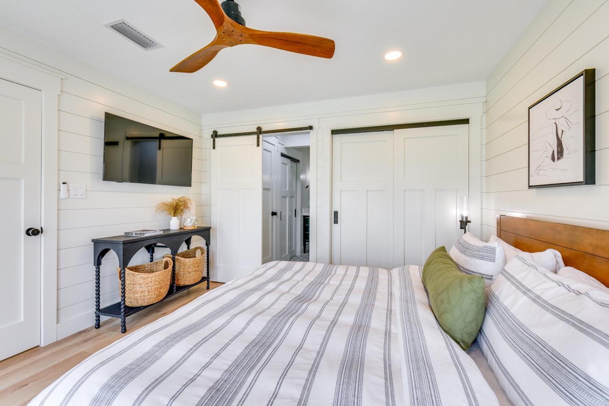 Walk To Laguna Pcb With Pool Near Gulf! Holiday home *